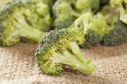 Healthy living by eating broccoli could help fight osteoarthritis